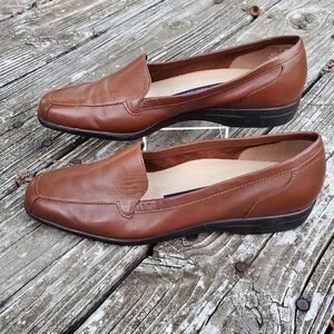 Easy Spirit Womens Size 7½ AA Brown Leather Anti-Gravity Slip On Loafers